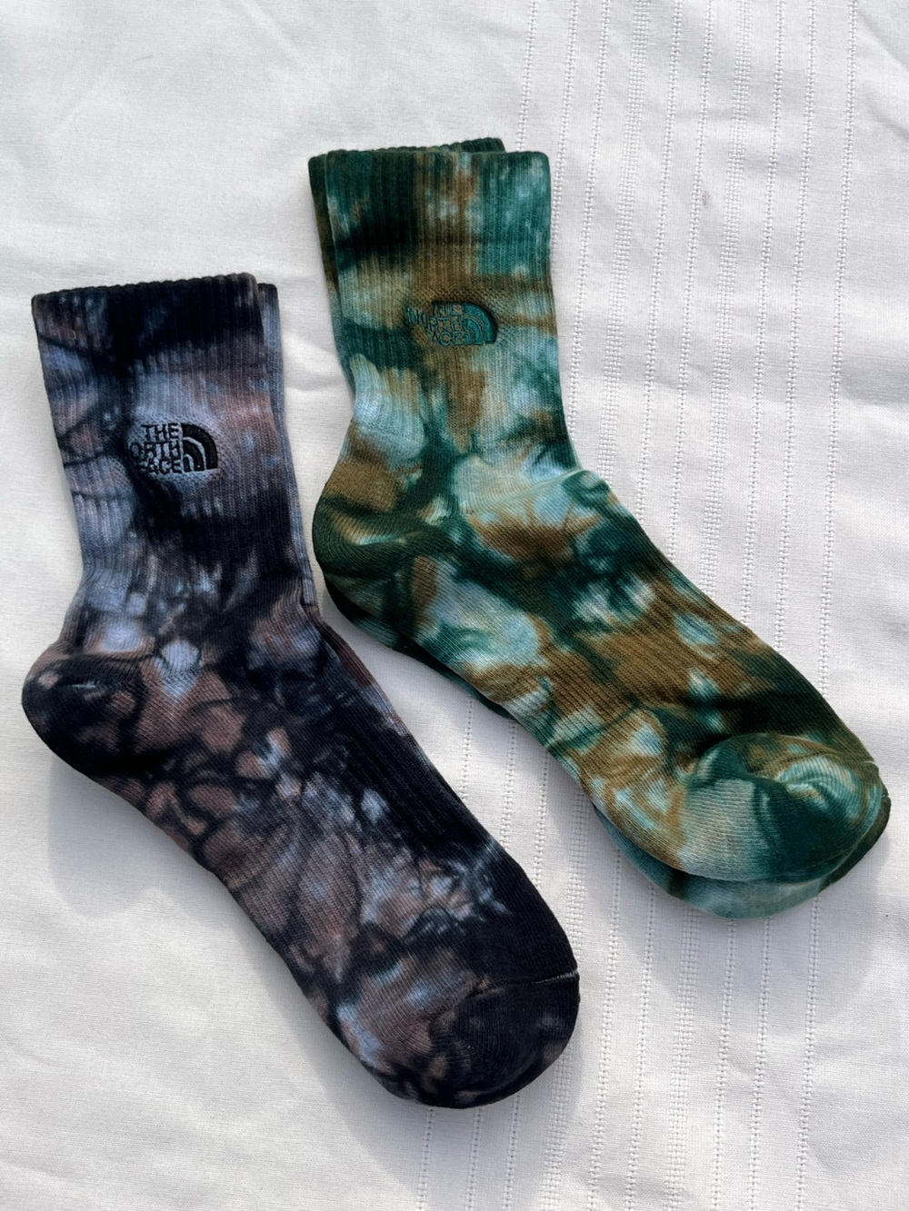 The North Face Men's Tie-Dye Hiking Crew Socks in Black & Green 2 Pairs